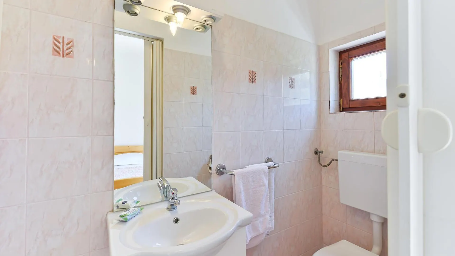 Apartments And Rooms By The Sea Tkon, Pasman - 336